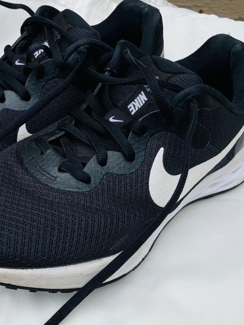 Used Unisex Nike Running Shoe / Men's Size 7.5